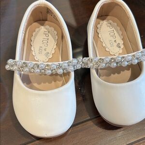 Tip Top Kids White Pearl-Strap Mary Jane Dress Shoes